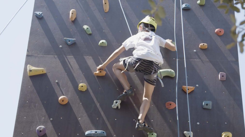 Actividad escalada rocodromo campamento Alfredo Rivas 04