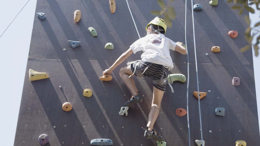 Actividad escalada rocodromo campamento Alfredo Rivas 04