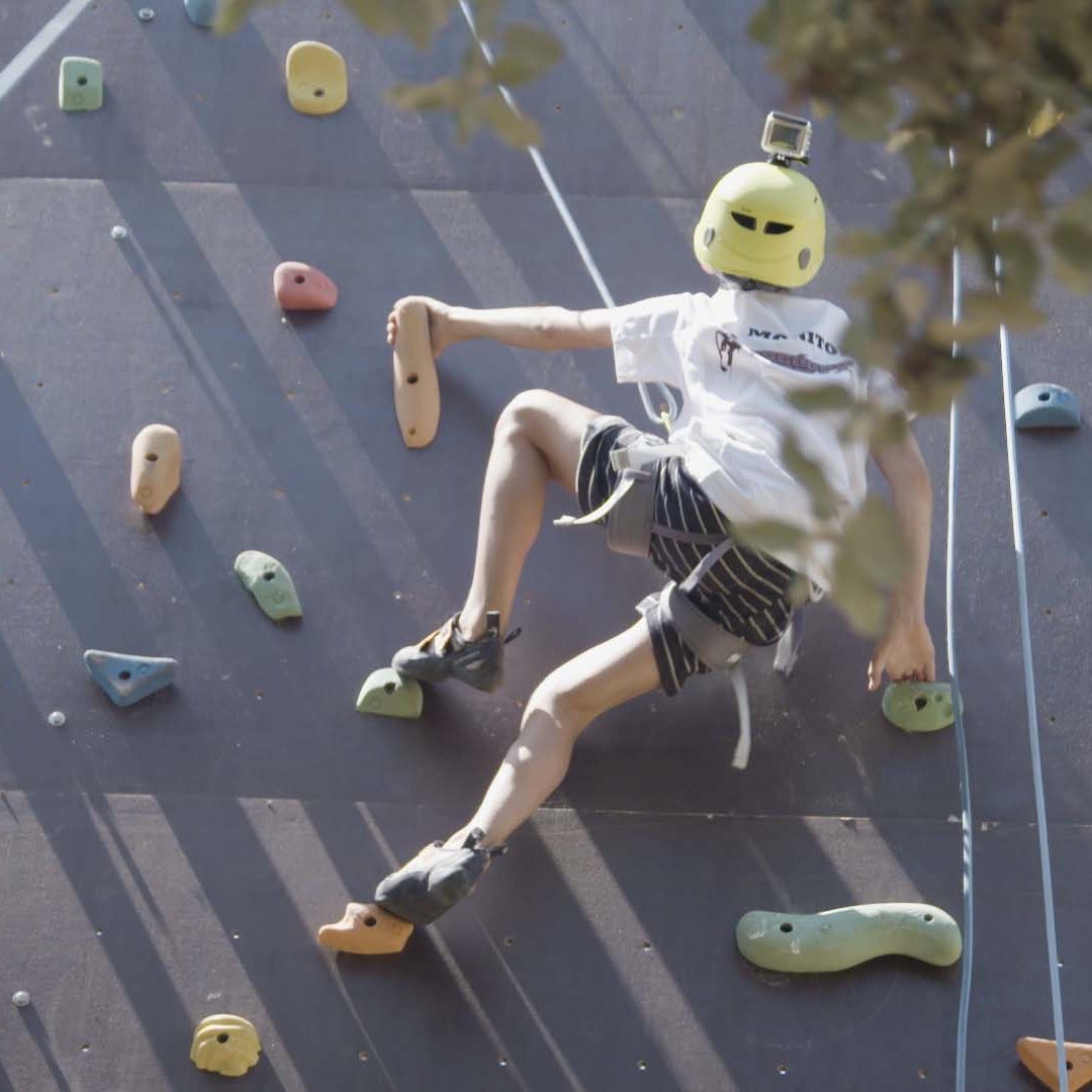 Actividad escalada rocodromo campamento Alfredo Rivas 03