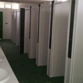 Instalaciones baños campamento Alfredo Rivas Siberiactiva 02